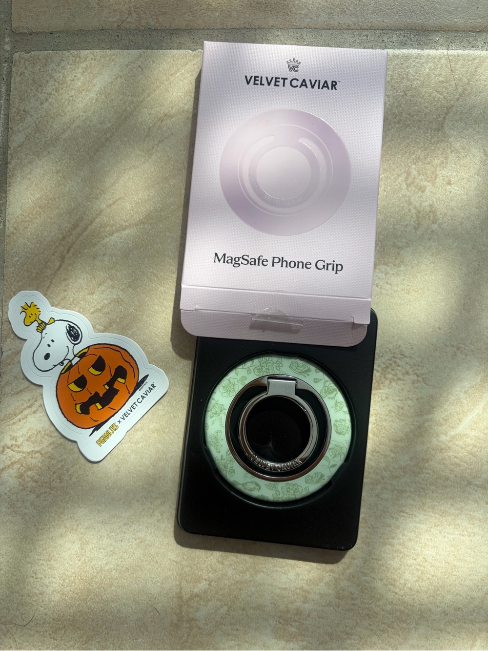 Velvet Caviar MagSafe Phone Grip in Mint Green and Silver
